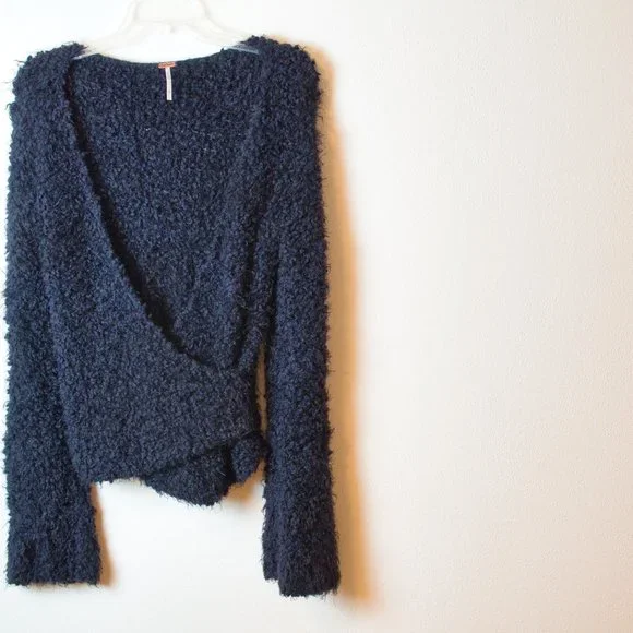 Free People Fuzzy Black V Neck Chunky Sweater Size S - Picture 3 of 7